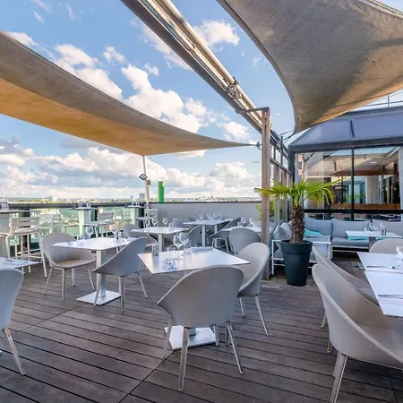 Готель Centre By Ihg 4*
